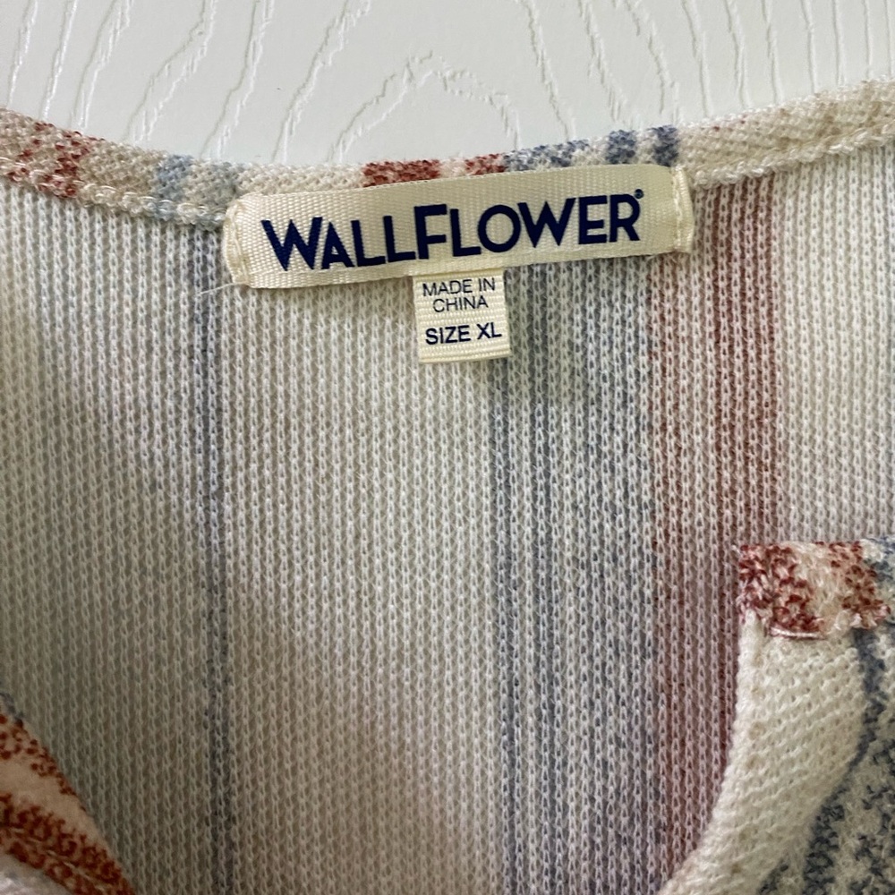 Light weight pullover - Picture 2 of 3